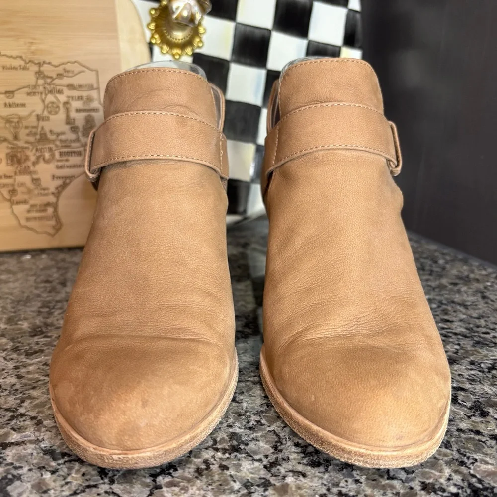 Eileen Fisher Ives Tan Tumbled Nubuck Stacked Heel Booties Size 8